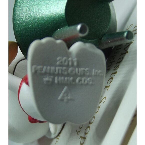 2011 Peanuts Grill Master SNOOPY Hallmark Keepsake Ornament 14th in Series - Picture 8 of 8